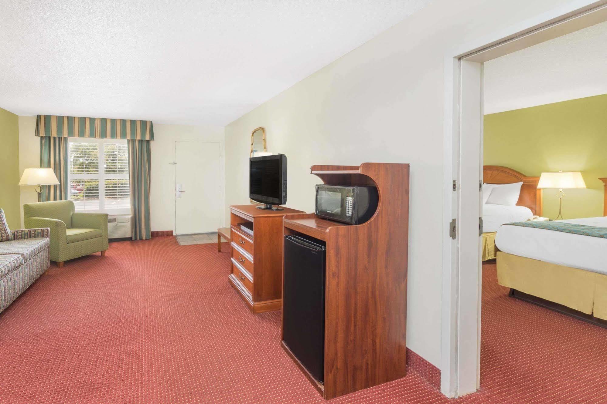 Baymont By Wyndham Orangeburg North Otel Dış mekan fotoğraf